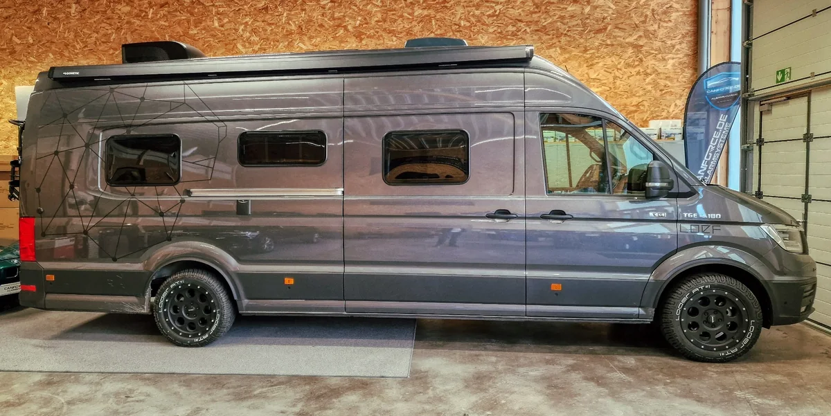 MAN TGE Camper Seitenansicht in der CANFORCE Werkstatt