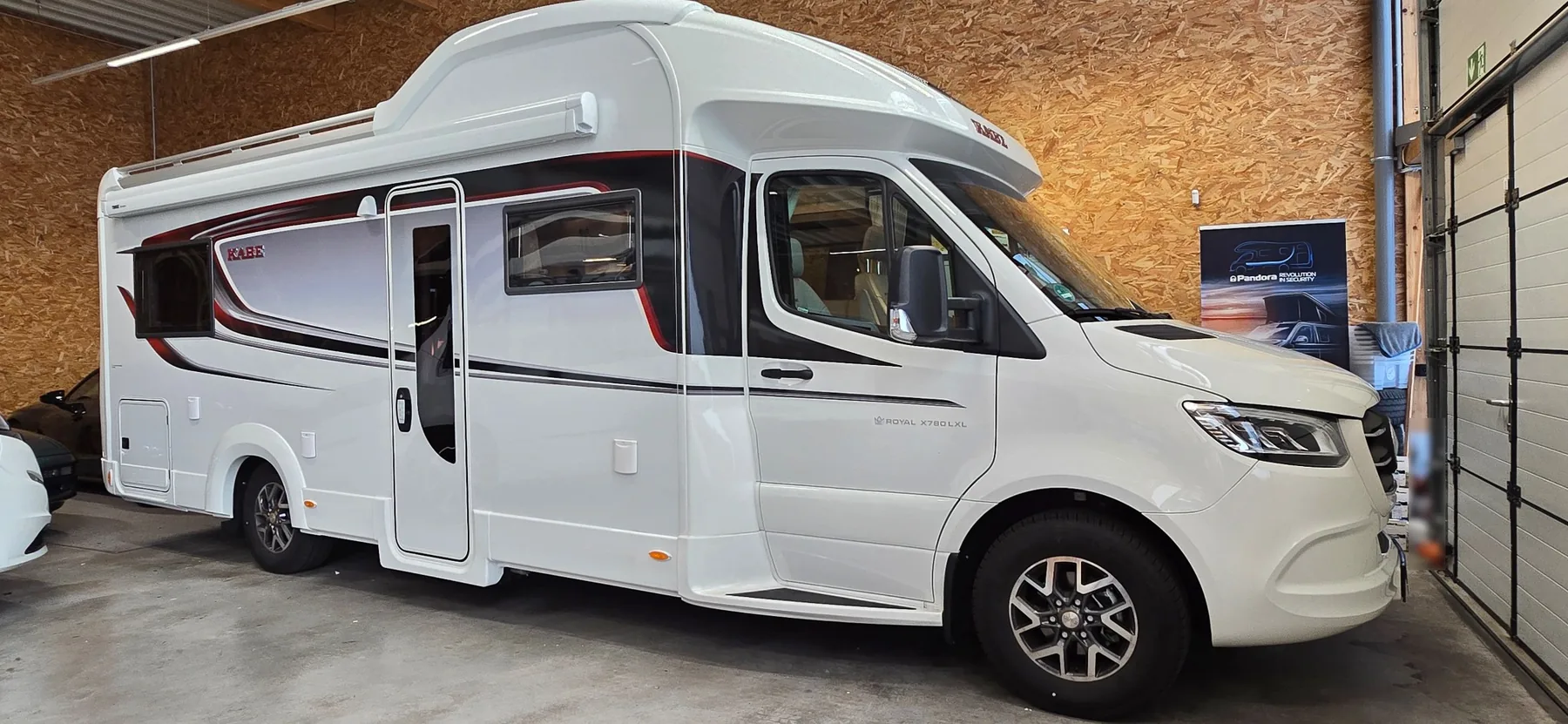 KABE Royal x780 LXL mit Mercedes Sprinter · Pandora Camper Pro V2 Alarmanlage von CANFORCE