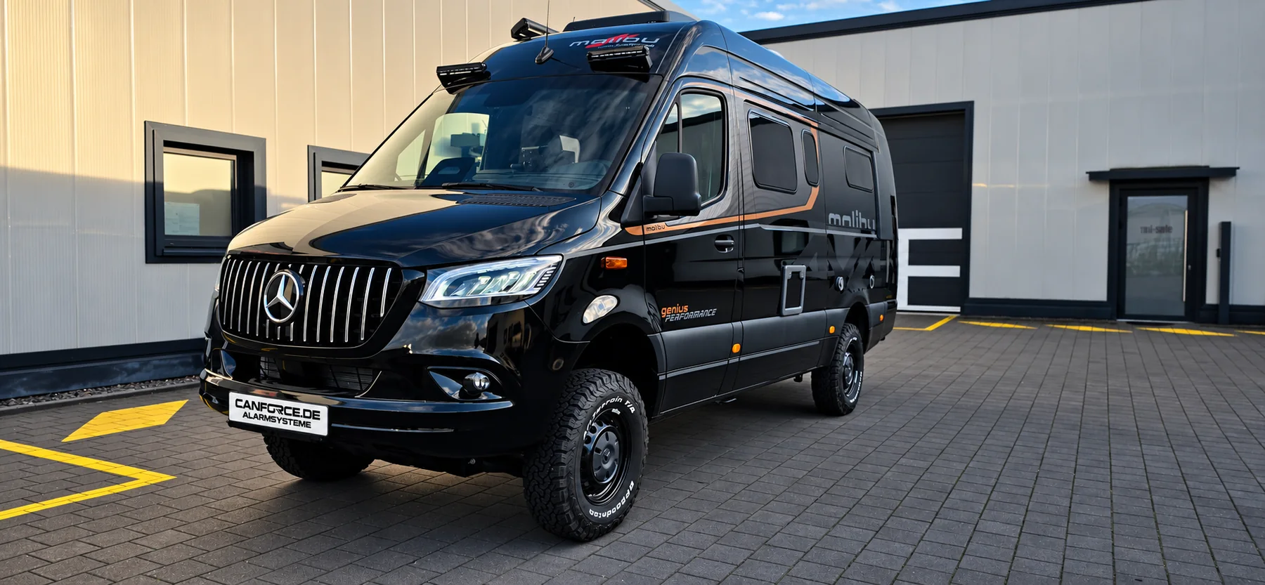 Malibu Genius Performance 4x4 mit Mercedes Sprinter 4x4 · Pandora Camper Pro V2 Alarmanlage von CANFORCE