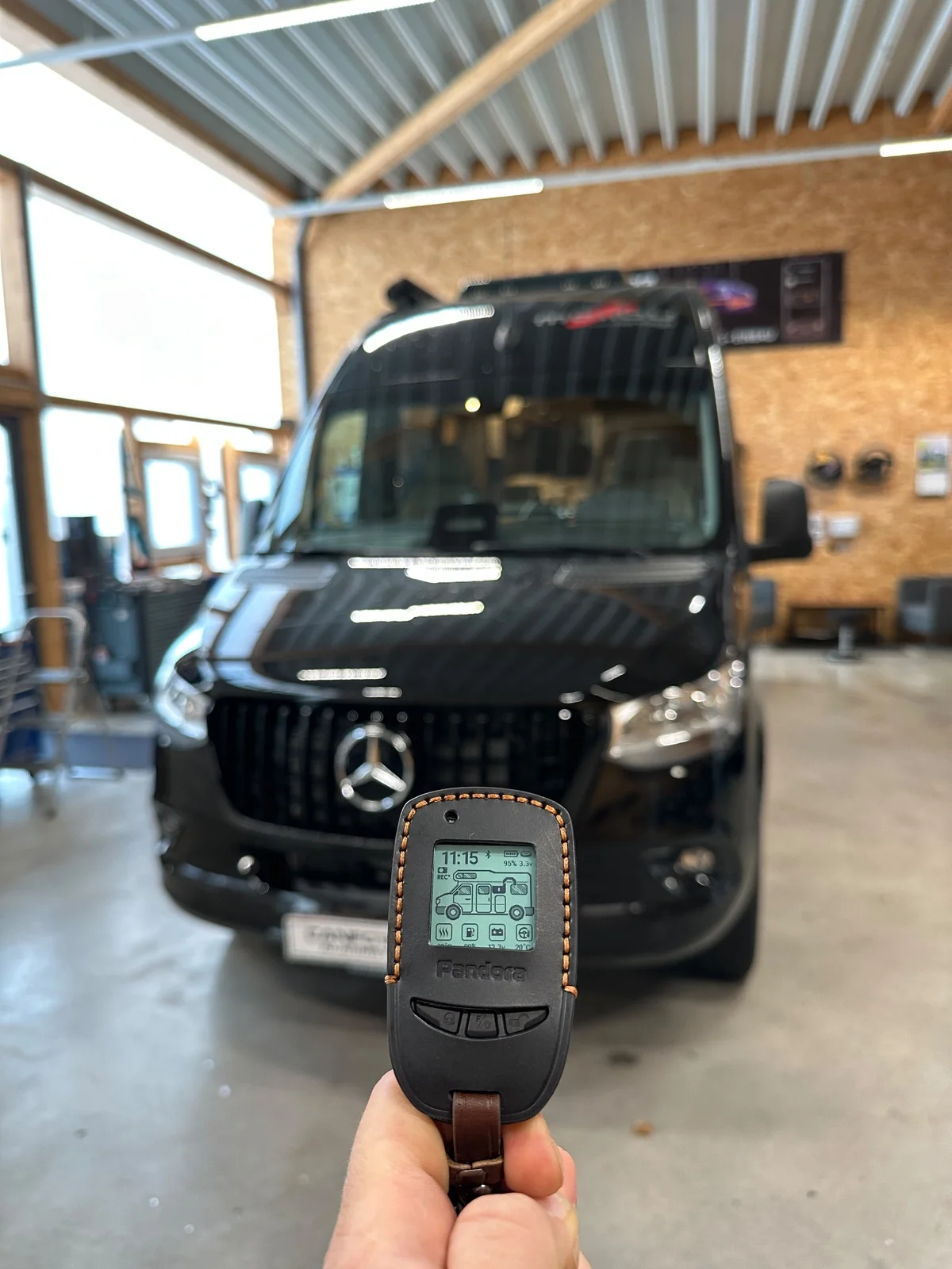 Mercedes Sprinter Wohnmobil mit Pandora Camper Pro Alarmanlage bei CANFORCE