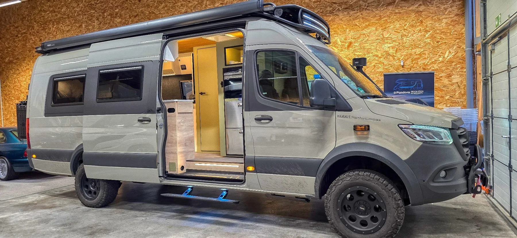 Mercedes Sprinter 4x4 Iglhaut Overland mit Pandora Alarmanlage