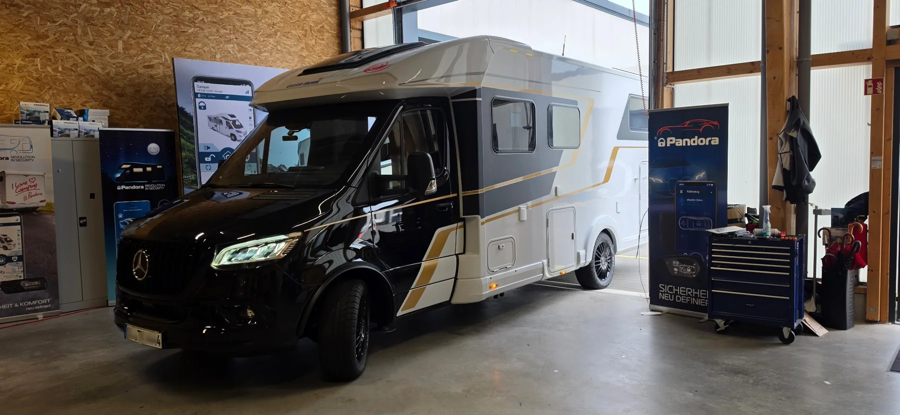 Teilintegriertes Wohnmobil auf Mercedes Sprinter Basis bei CANFORCE